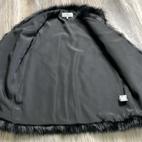 WAYF Where Are You From Women’s Black Faux Fur Fuzzy Vest, size XS - Picture 5 of 10